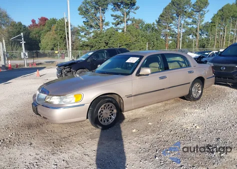 1998 Lincoln Town Car Signature from USA, damaged, VIN 1LNFM82WXWY733645